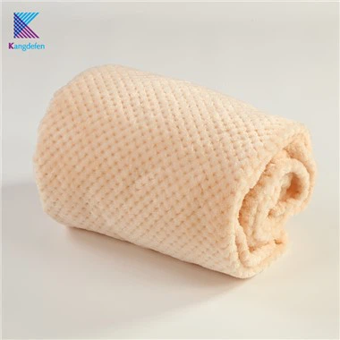 Couverture polaire 100 % polyester en flanelle super douce.